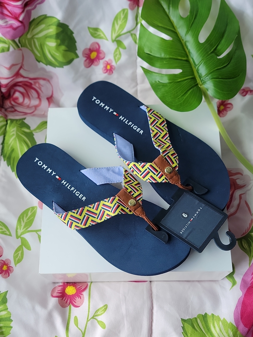 Tommy Hilfiger Navy Flip Flops withMulticolor Geometric Straps ⭐️⭐️⭐️⭐️⭐️⭐️